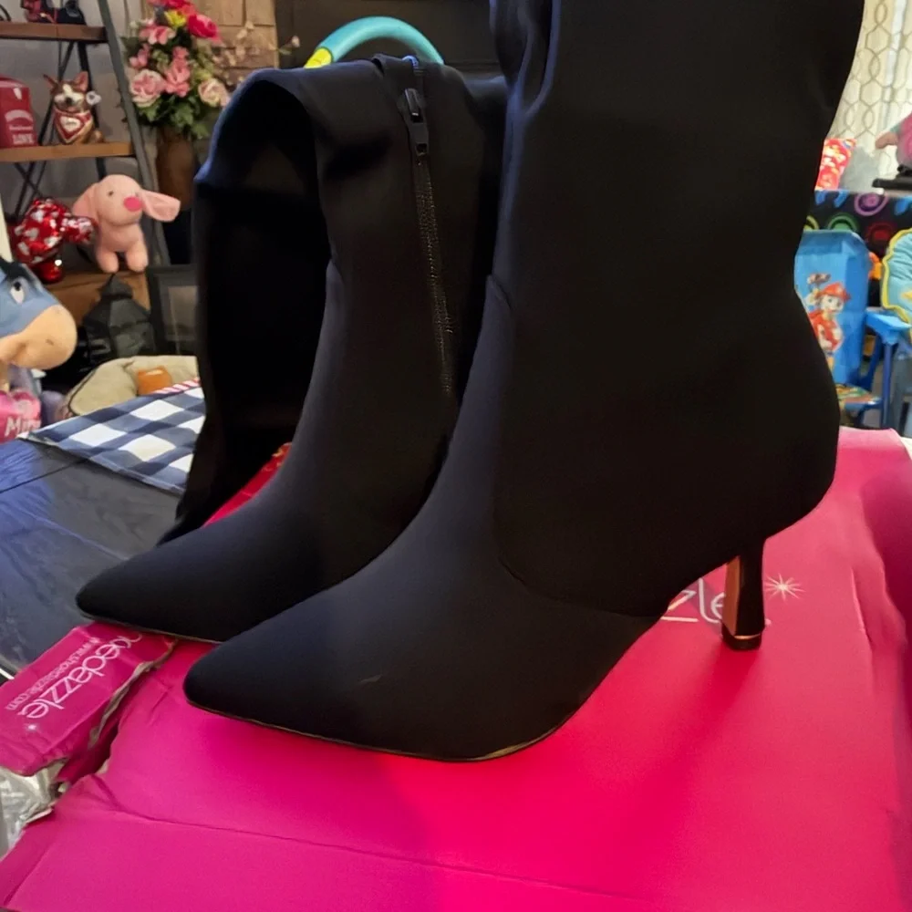 Shoe Dazzle over the knee stiletto boots new in box. Beautiful size 6